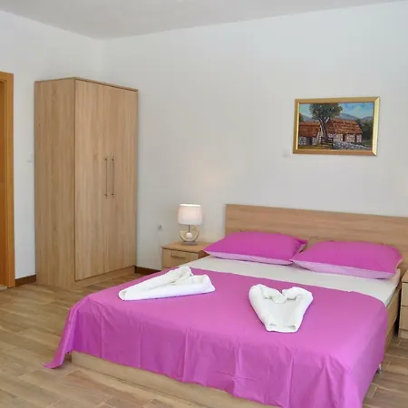 Ljubica Ljuban Apartamento *